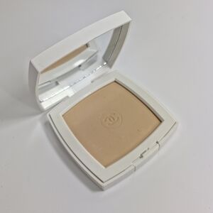 *read/swatched* CHANEL Le Blanc Brightening Compact Foundation Radiance 10 Beige
